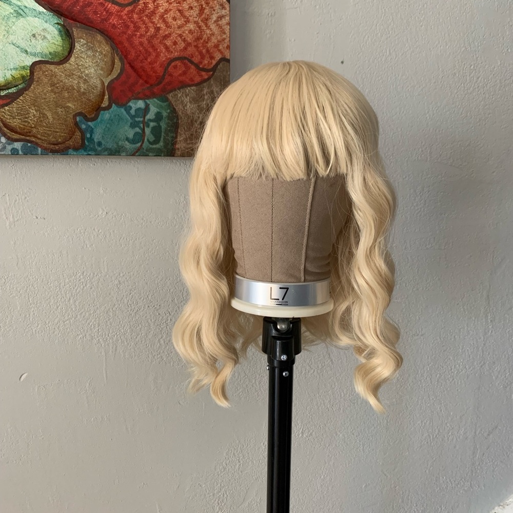 Wavy blonde bob wig with bangs
